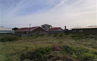595 m² Land available in De Kelders