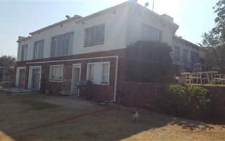 6 Bedroom House in Walkers Fruit Farms
