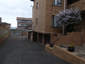 2 Bed Apartment in Amanzimtoti