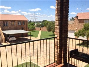 2 Bed Townhouse in Die Hoewes