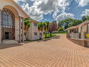 5 Bed House in Moodie Hill