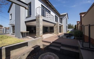 5 Bedroom House in Boardwalk