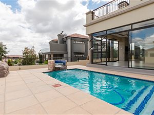 4 Bed House in Blue Valley Golf Estate