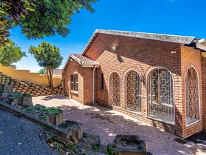 5 Bed House in Shallcross