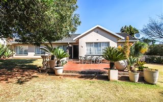 4 Bedroom House in Florida Glen