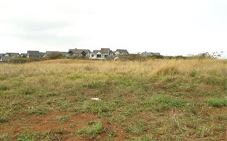1800 m² Land available in Cotswold Downs Estate
