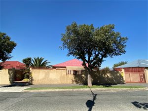 9 Bed House in Townsview