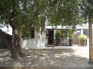 3 Bed House in Graaff Reinet