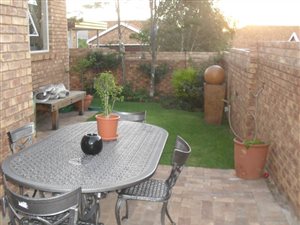2 Bed Townhouse in Honeydew Ridge