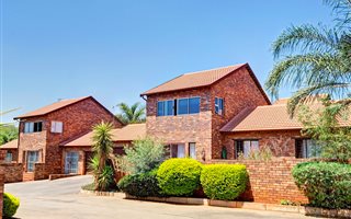 3 Bedroom Duplex in Weltevreden Park