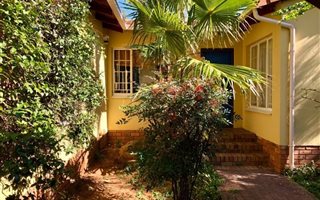 3 Bedroom House in Northwold Gardens