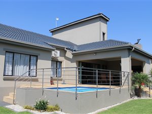5 Bed Duet in Thatchfield