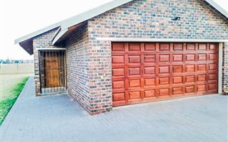3 Bedroom Apartment in Meyerton