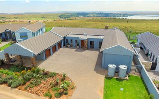 5 Bedroom House in Bankenveld