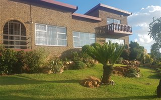4 Bedroom House in Kloofendal