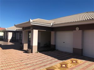 6 Bed House in Van Coller Park