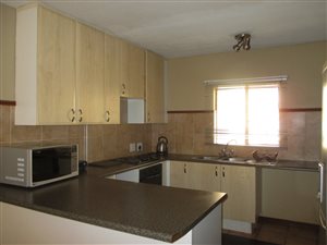 3 Bed Apartment in Die Hoewes
