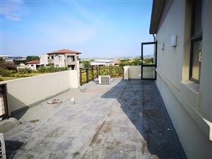 2 Bed Apartment in Palm Lakes Estate