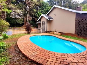 4 Bed House in Blackridge