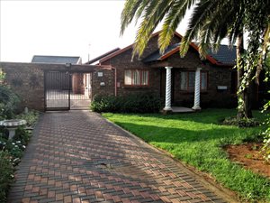 4 Bed House in Springs Central