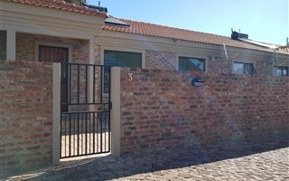 2 Bedroom Apartment in Potchefstroom Central