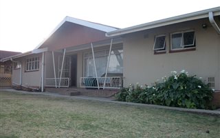 3 Bedroom House in Estera