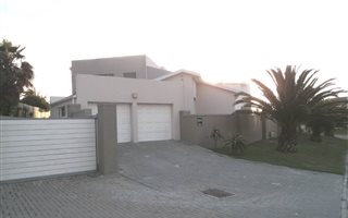 5 Bedroom House in Duynefontein
