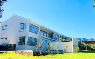 5 Bedroom House in Noordhoek