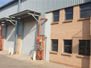 991 m² Industrial space in Silver Lakes