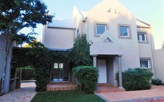 3 Bedroom Townhouse in Silver Lakes Golf Estate