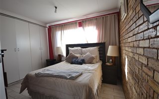 3 Bedroom Apartment in Naturena