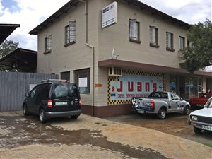 450 m² Commercial space in Oranjesig