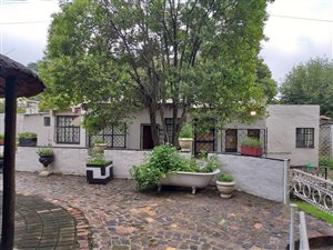 2 Bedroom Garden Cottage in Kew