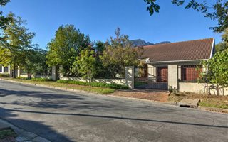7 Bedroom House in Golden Acre