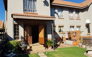 3 Bedroom Duplex in Kosmosdal