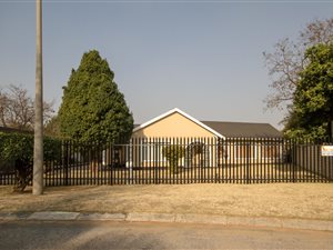 4 Bedroom House in Helikon Park