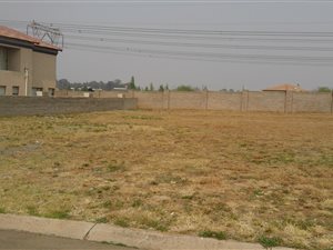 986 m² Land available in Three Rivers East