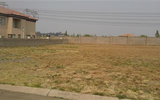 986 m² Land available in Three Rivers East