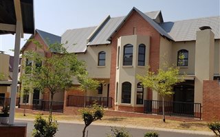 3 Bedroom Duplex in Heritage Hill