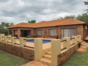 5 Bedroom House in Pebble Rock