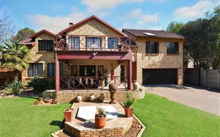 5 Bedroom House in Maroeladal