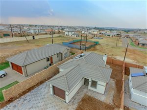 3 Bed House in Clayville