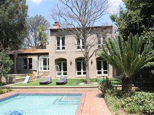 5 Bed House in Hyde Park