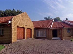 4 Bed House in Falcon Ridge