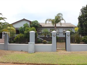 4 Bed House in Panorama