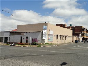 900 m² Commercial space in Fairview