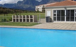 2 Bedroom Apartment in Sir Lowrys Pass