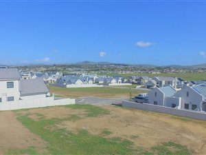 733 m² Land available in Graanendal