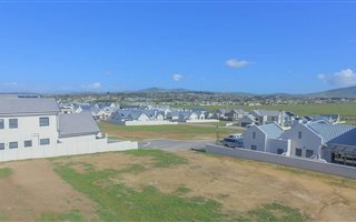 733 m² Land available in Graanendal