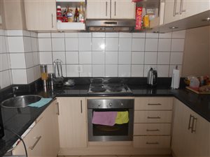 2 Bed Apartment in Constantia Park